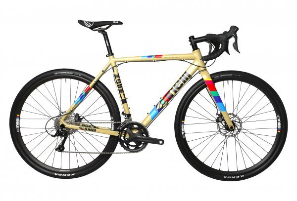 CINELLI-ZYDECO-LALA-GRAVEL-BIKE-SHIMANO-SORA-9S-700-MM-BAHN.jpg